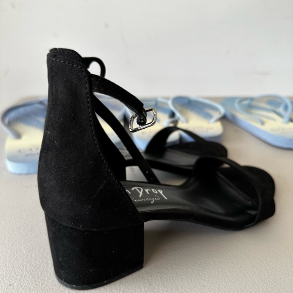 black sandals size 8 - Picture 2 of 2